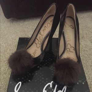Brown velvet pumps
